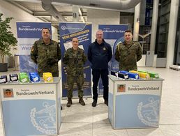 (v.l.) Hauptmann Ralf Otte, Oberleutnant Saskia Buschmann, Stabsfeldwebel a.D. Stephan Hansen und Hauptfeldwebel Eugen Kass. Foto: DBwV       