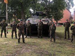 Der neue Vorstand des Panzergrenadierlehrbataillons 92 mit dem Wahlleiter Hannes Dreier (Mitte). Foto: DBwV/LV Nord