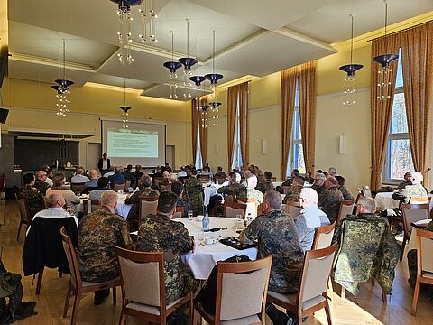 Auch in Köln organisieren DBwV Mandatsträger ehrenamtlich Informationsseminare für zur Entlassung heranstehende Kameradinnen und Kameraden. Foto: Michael Hauth