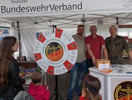 Großen Anklang fanden das Glücksrad und die Tombola. Foto: DBwV