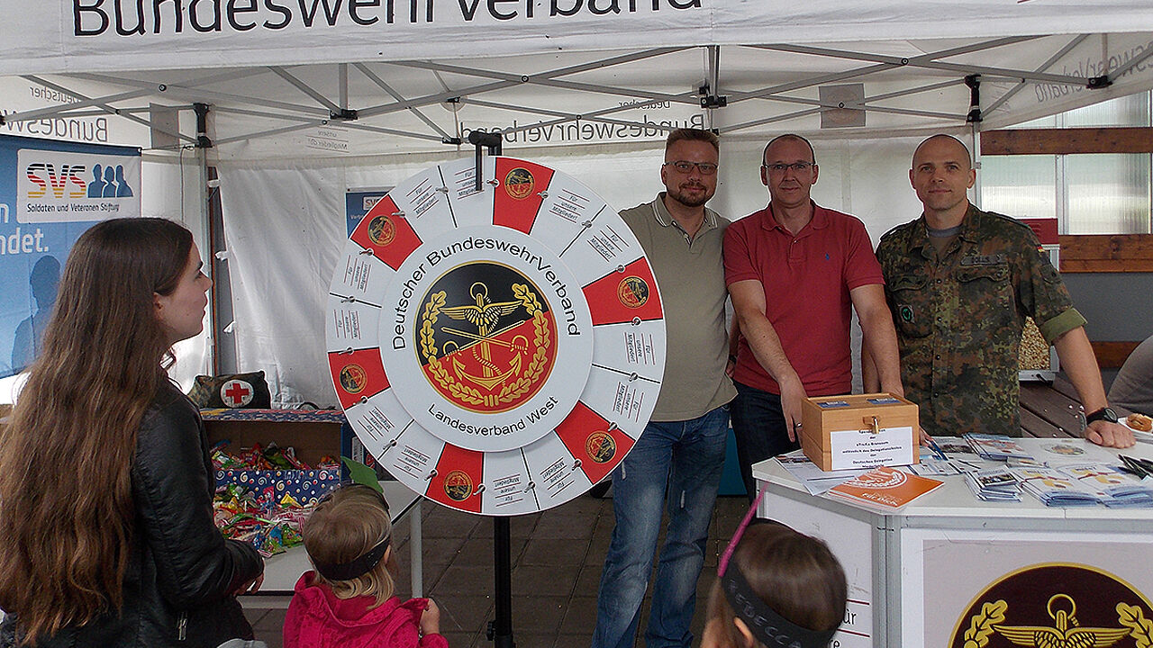 Großen Anklang fanden das Glücksrad und die Tombola. Foto: DBwV