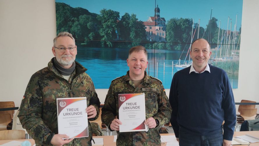 In Eutin (v.l.n.r.): Stabsfeldwebel Dirk Kernchen, Stabsfeldwebel Jörg Hansen und Hauptmann a.D. Dirk Sommer. Foto: Landesverband Nord