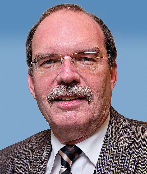 Stabshauptmann a.D. Hartmut Schönmeyer, Vorsitzender Fachbereich Besoldung, Haushalt und Laufbahnrecht.