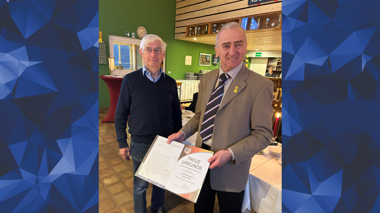 In Lütjenburg:	Günter Tilsner (l.) und Holger Kemter. Foto: LV Nord