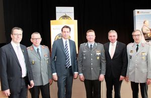 Bürgermeister Jürgen Götz, Generalmajor Bernd Schütt, Staatsminister Georg Eisenreich (CSU), Bundesvorsitzender André Wüstner, MdB Paul Lehrieder (CSU), Gerhard Stärk (v.l.n.r.) Foto: DBwV/Kaminsky