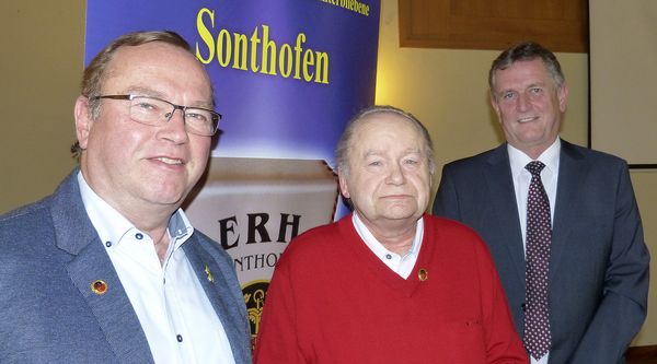 Dank galt Oberstleutnant a.D. Heinz Adams für 25 sowie Hauptmann a.D. Günter Tartsch für 50 Jahre Mitgliedschaft im DBwV. Foto: DBwV/Andreas Hamann Foto: DBwV/Andreas Hamann