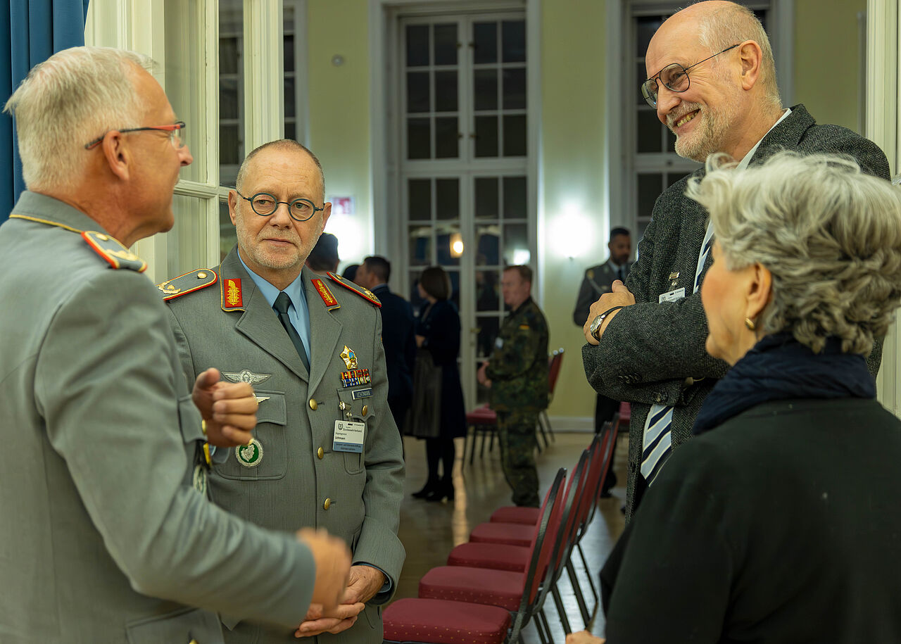 Am Rande der Veranstaltung kamen die Gäste ins Gespräch.