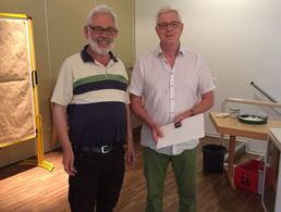 Ehrung für 40 Jahre Mitgliedschaft im DBwV: Stabshauptmann a.D. Andreas Möller (r.) mit dem Landesvorsitzenden Oberstleutnant a.D. Thomas Sohst Foto: LV West
