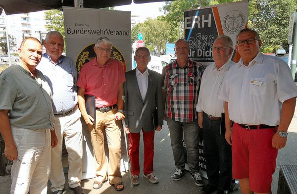 Die Hitze konnte die Ehemaligen nicht von einer Teilnahme beim Grillfest  abhalten. Foto: Heribert Reinartz