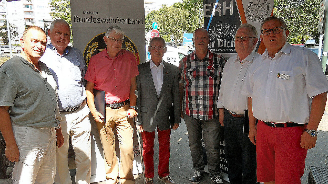 Die Hitze konnte die Ehemaligen nicht von einer Teilnahme beim Grillfest  abhalten. Foto: Heribert Reinartz