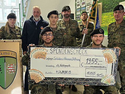 Die stolze Summe von 1955 Euro sammelten die Aufklärer aus Bad Salzungen für die Soldaten-und Veteranen-Stiftung. Foto: 4.AufklBtl 13