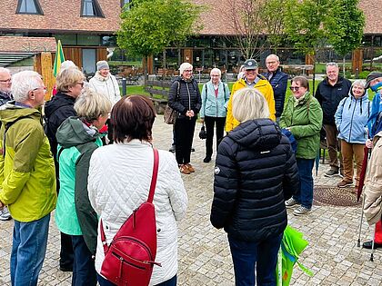 Mitglieder der Kameradschaft ERH Kaufbeuren gewannen in der „Rapunzelwelt“ in Legau eindrucksvolle Einblicke in das weltweit tätige Bio-Unternehmen. Foto: Nicola Schlüter