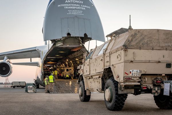 Rückverlegung von Material aus dem Afghanistan-Einsatz. Deutschland habe sich im Einsatz am Hindukusch verändert, sagt der CDU-Politiker Armin Laschet. Foto: Bundeswehr/André Klimke