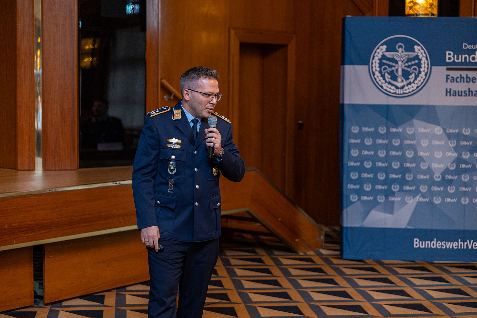 Oberstleutnant Marcel De Toia vom Karrierecenter Düsseldorf beschrieb, worauf es bei der Personalgewinnung ankommt. Foto: DBwV/Yann Bombeke