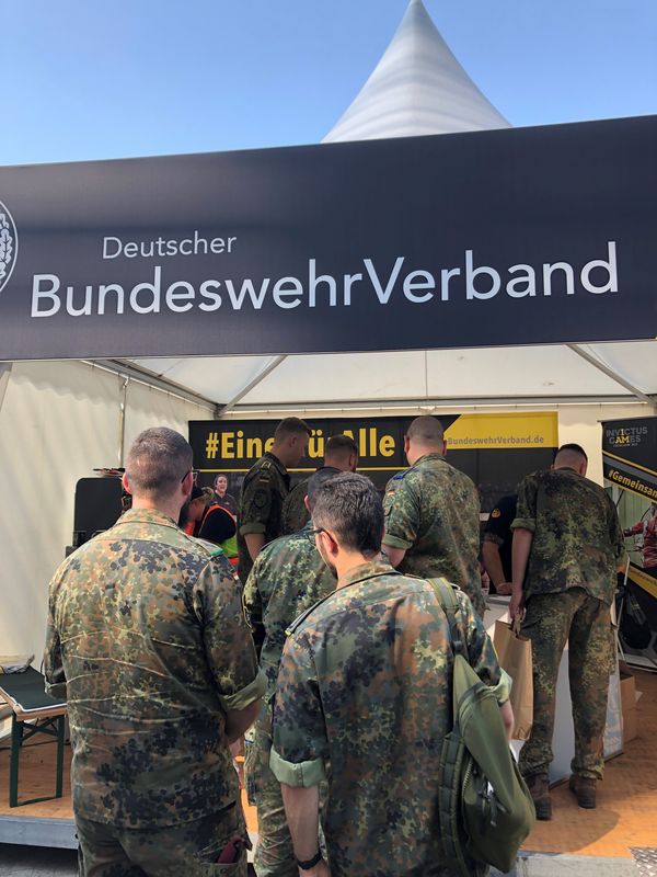 Viel Betrieb herrschte heute am Stand des Verbandes. Foto: DBwV/Philipp Kohlhöfer