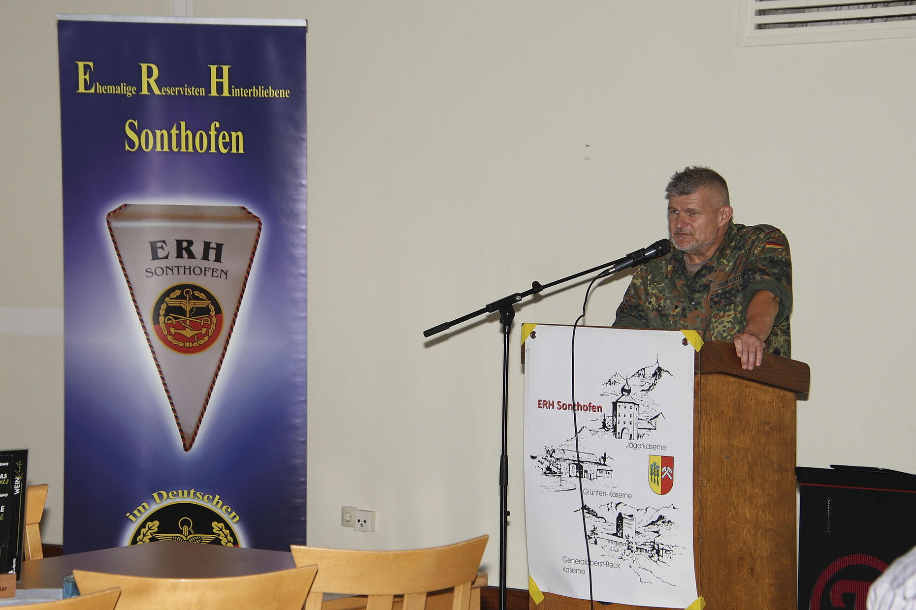 Der Kommandeur der SABCAbw/GSchAufg, Oberst Tim Richardt, informierte über den Aufwuchs auf künftig 1200 Soldaten am Standort Sonthofen. Foto: Wolfgang Kruse