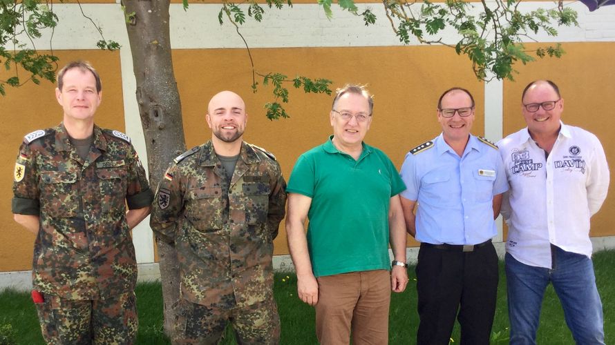 Fünf der letzten sechs StoKa-Vorsitzenden waren bei der Versammlung anwesend: Armin Dadrich, Enrico Dani, Ekkehard Wiehn, Oliver Hartmann, Roland Stengl (v.l.) Foto: DBwV/Ekkehard Wiehn