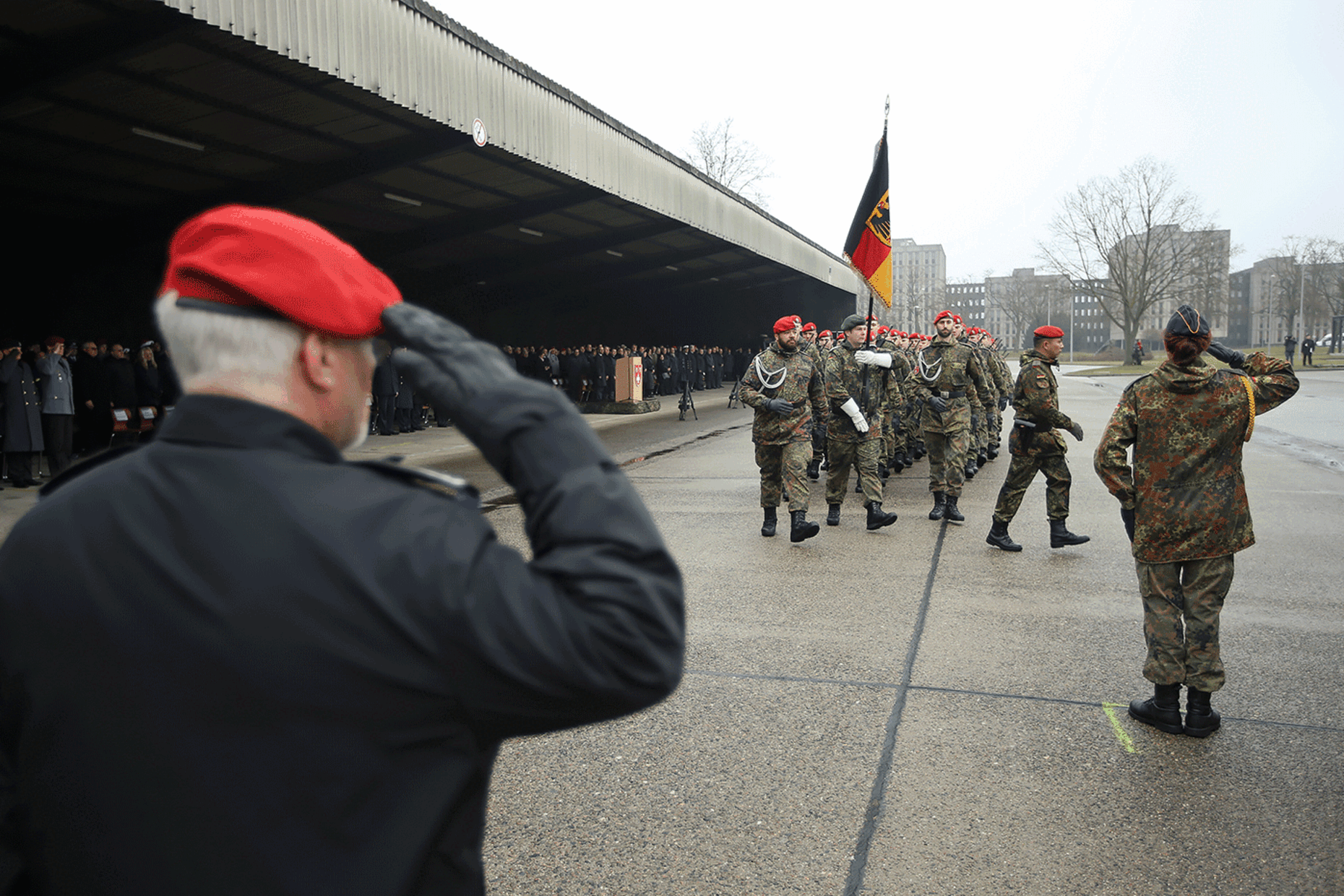 Neues Traditionsverständnis: Feierlicher Appell in Hannnover anlässlich der Umbennung der Emmich-Cambrai-Kaserne in Hauptfeldwebel-Lagenstein-Kaserne. Foto: Bundeswehr/Sebastian Wilke