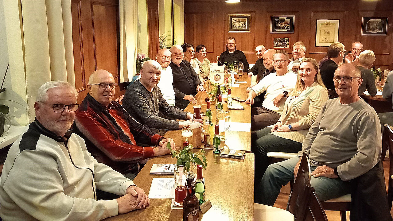 Viele Mitglieder waren zum Kameradschaftsabend der KERH Erfurt in die Traditionsgaststätte „Blöder Hund“ gekommen. Foto: Uwe Langnau
