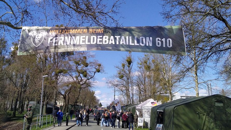 Zum 65.-jährigen Geburtstag des Fernmeldebataillon 610 wurde in der Uckermark-Kaserne zu einem Tag der offenen Tür eingeladen.  Foto: Christian Weber