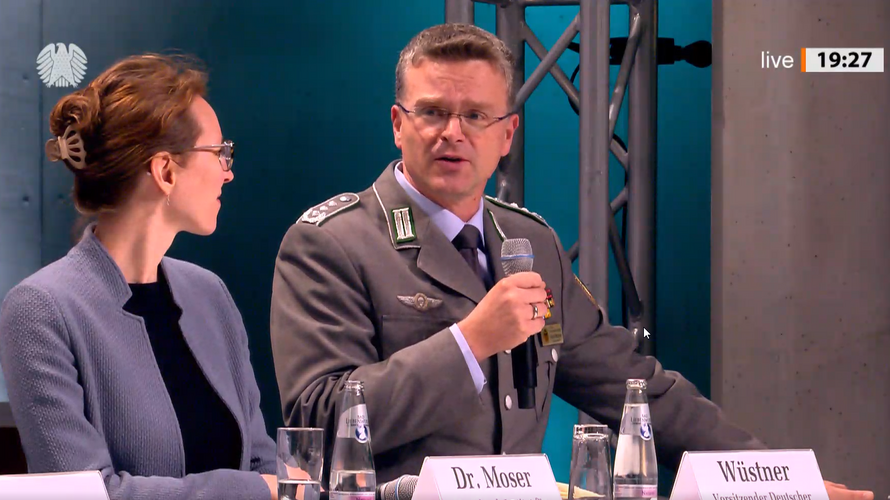 Oberst André Wüstner beschrieb bei der Diskussionsrunde im Paul-Löbe-Haus die wichtige Arbeit der Enquete-Kommission zu Afghanistan. Foto: Screenshot