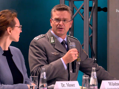 Oberst André Wüstner beschrieb bei der Diskussionsrunde im Paul-Löbe-Haus die wichtige Arbeit der Enquete-Kommission zu Afghanistan. Foto: Screenshot