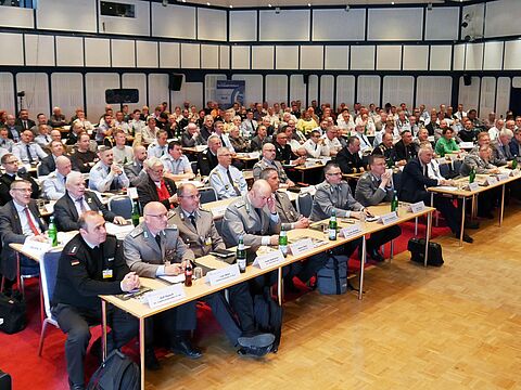 Erste Abstimmungen galten dem Tagungspräsidium und den Ausschüssen. Foto: DBwV