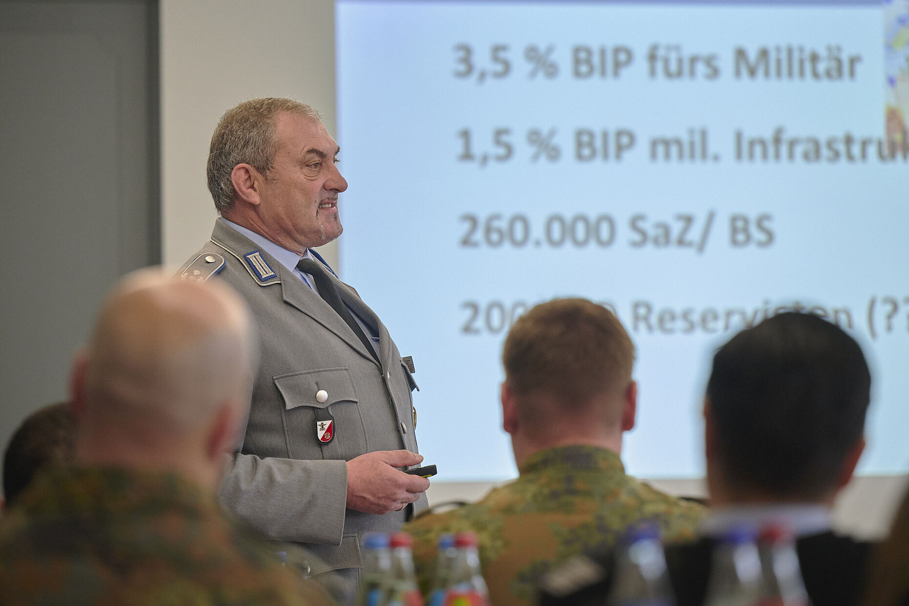 Ein realistisches Bild der sicherheitspolitischen Lage zeichnete Landesvorsitzender Oberstleutnant a.D. Josef Rauch. Foto: IK