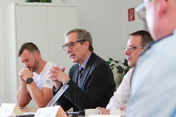 Landesvorsitzender Stabsfeldwebel a.D. Gerhard Stärk berichtet über die DBwV-Tagung mit militärischen Führungskräften. Foto: DBwV/Kaminsky