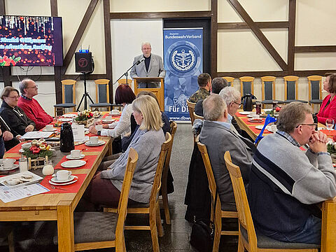 Den Jahresabschluss feierten über siebzig Mitglieder der KERH Würzburg/Veitshöchheim und des Traditionsverbandes 12. Panzerdivision gemeinsam. Foto: Roland Stengl