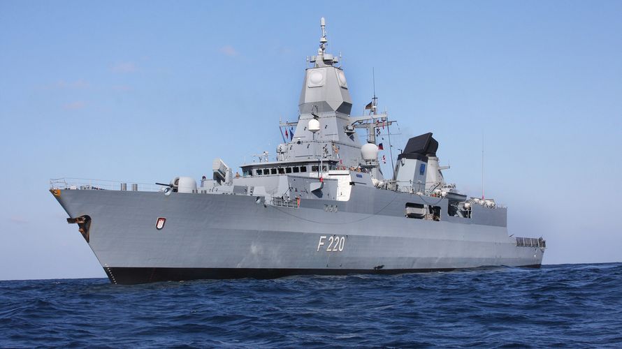 Die Fregatte "Hamburg" ist seit August bei der EU-Mission Irini im Einsatz. Auf Druck Ankaras musste ein deutsches Boarding-Team ein verdächtiges türkisches Frachtschiff wieder verlassen. Archivfoto: Bundeswehr/PIZ Marine