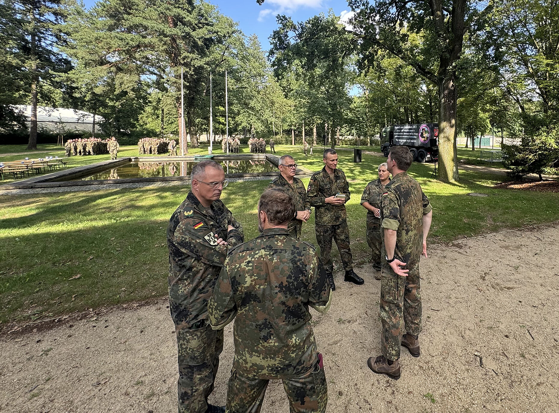 Zum Auftakt trafen sich die Teilnehmerinnen und Teilnehmer des Marsches in der Berliner Julius-Leber-Kaserne. Foto:Lena Pütz
