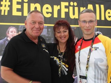 SVS-Vorstandsvorsitzender, Hauptmann a.D. Uwe Köpsel (von links), Katrin van Treeck, Assistentin der Vorstände SVS und HVMS, und Invictus-Games-Teilnehmer Robin End. Foto: SVS