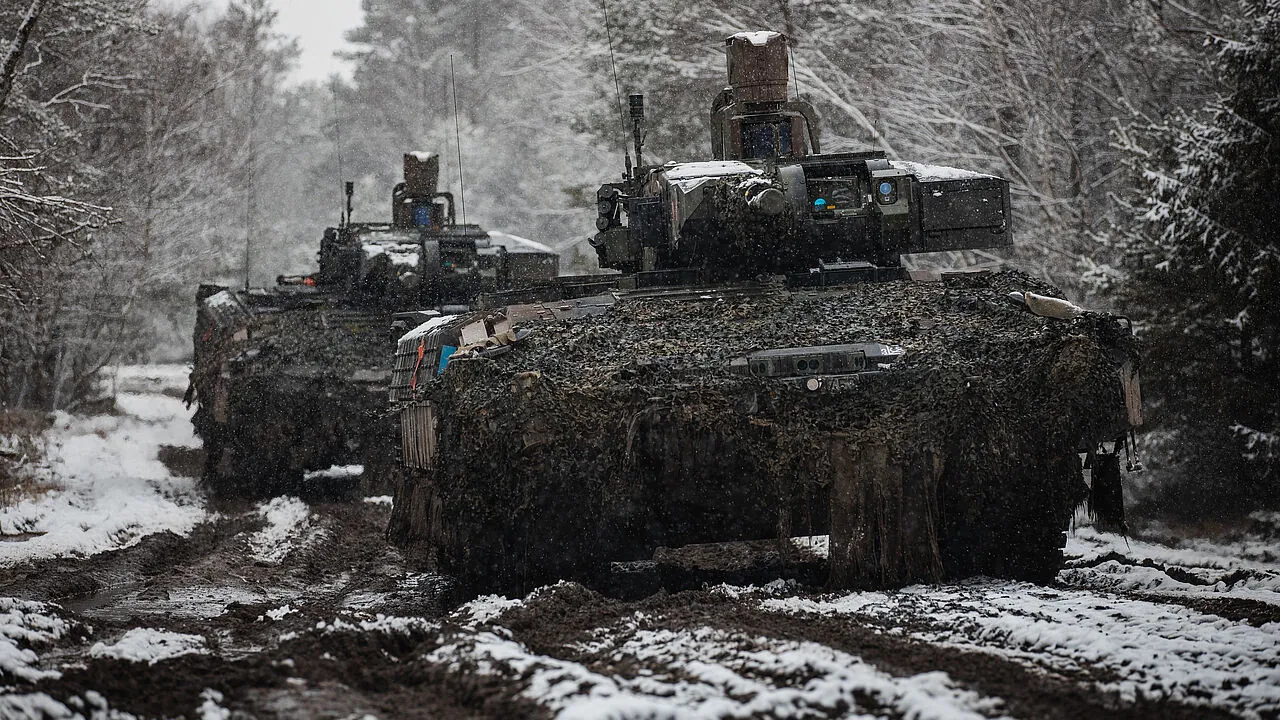 Der Bundestag hat das neue Planungs- und Beschaffungsbeschleunigungsgesetz für die Bundeswehr beschlossen: Unter anderem sollen auch neue Schützenpanzer des Typs Puma beschafft werden. Bundeswehr/Maximilian Schulz