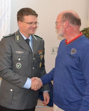 Ein kurzes Gespräch mit Carsten Wulf vom Marineunterstützungskommando (MUKdo) und Sprecher der zivilen Mitglieder des DBwV im Landesverband Nord, konnte in dem knappen Zeitplan auch noch untergebracht werden: Nachlese der Personalratswahlen 2016, Vorstell