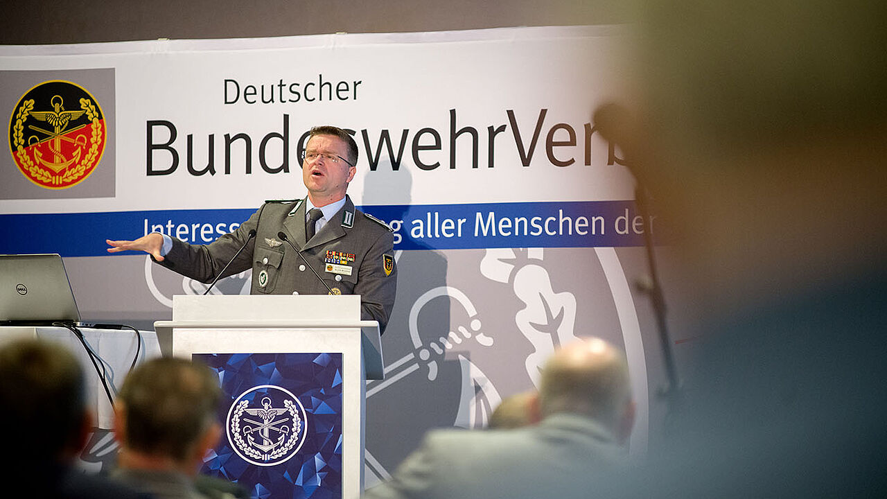 Der DBwV-Bundesvorsitzende Oberstleutnant André Wüstner schickte einen flammenden Appell in Richtung Politik Fot: DBwV/Bombeke