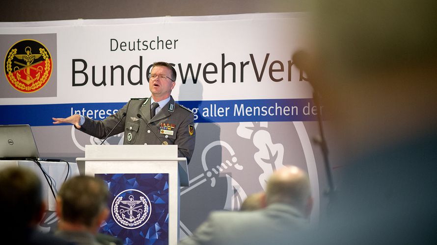 Der DBwV-Bundesvorsitzende Oberstleutnant André Wüstner schickte einen flammenden Appell in Richtung Politik Fot: DBwV/Bombeke