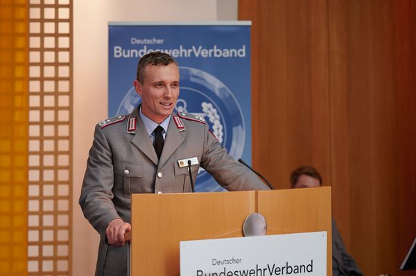 Der stellv. Bundesvorsitzender Oberstleutnant i.G. Marcel Bohnert bei seiner Ansprache. Foto: DBwV/Ingo Kaminsky