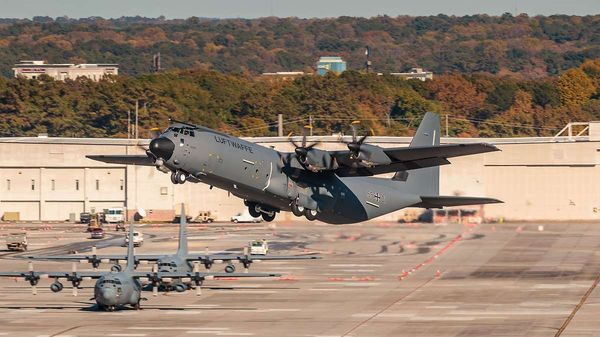 Die C-130J mit der Kennung 55+01 hob am 8. November 2021 erstmals ab. Foto: Lockheed Martin