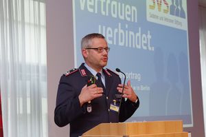 DBwV-Bundesvorstandsmitglied Oberstleutnant i.G. Detlef Buch stellte unter anderem die Arbeit der Soldaten und Veteranen Stiftung vor Foto: DBwV/Henning