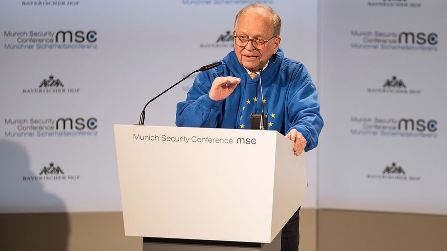 Am Rednerpult: Der Vorsitzende der Münchner Sicherheitskonferenz, Wolfgang Ischinger, bei der Eröffnungsrede der MSC im vergangenen Jahr. Foto: Bundeswehr/Jana Neumann