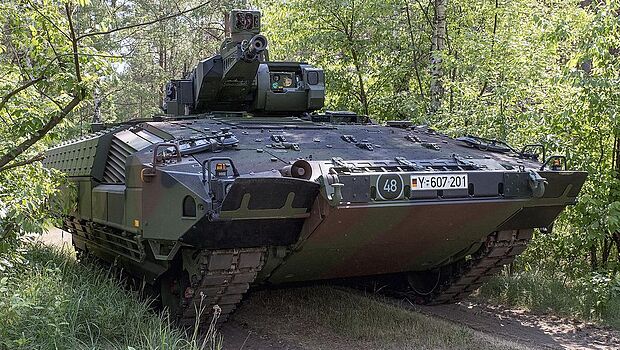 Mit verschiedenen Maßnahmen soll erreicht werden, dass der Schützenpanzer "Puma" für die VJTF 2023 zur Verfügung steht. Foto: DBwV/Yann Bombek
