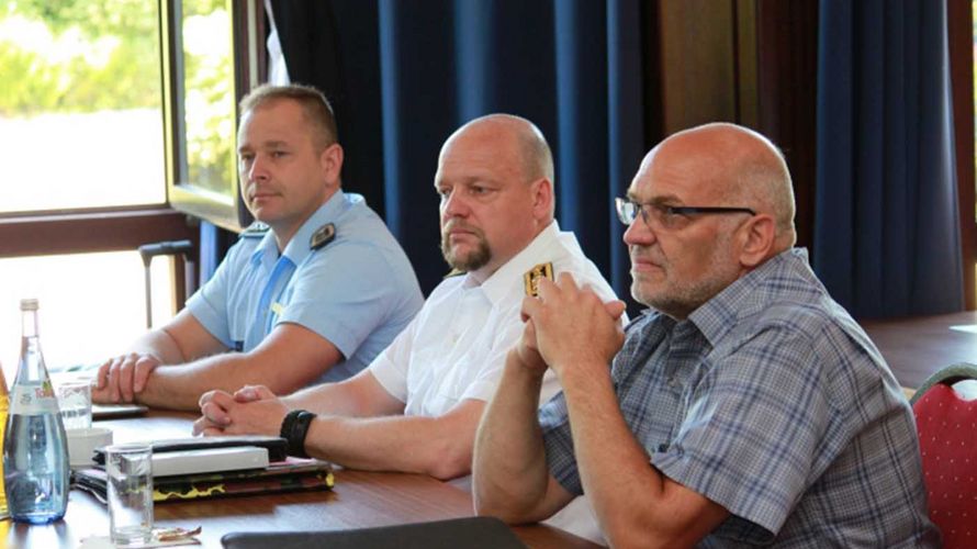 Teilnehmer im Plenum: Stabsfeldwebel Christian Hübel (sTruKa Hardheim), Stabsbootsmann Torsten Hübel (TruKa LKdo Baden-Württemberg) und Hauptmann a.D. Ulrich Marian (Kameradschaft ERH Stuttgart) (v.l.) Foto: DBwV