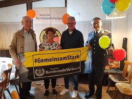 Sammelten für gute Zwecke – die Ehemaligen in Gießen. Foto: Ralf Schuchard      