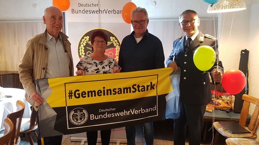 Sammelten für gute Zwecke – die Ehemaligen in Gießen. Foto: Ralf Schuchard      
