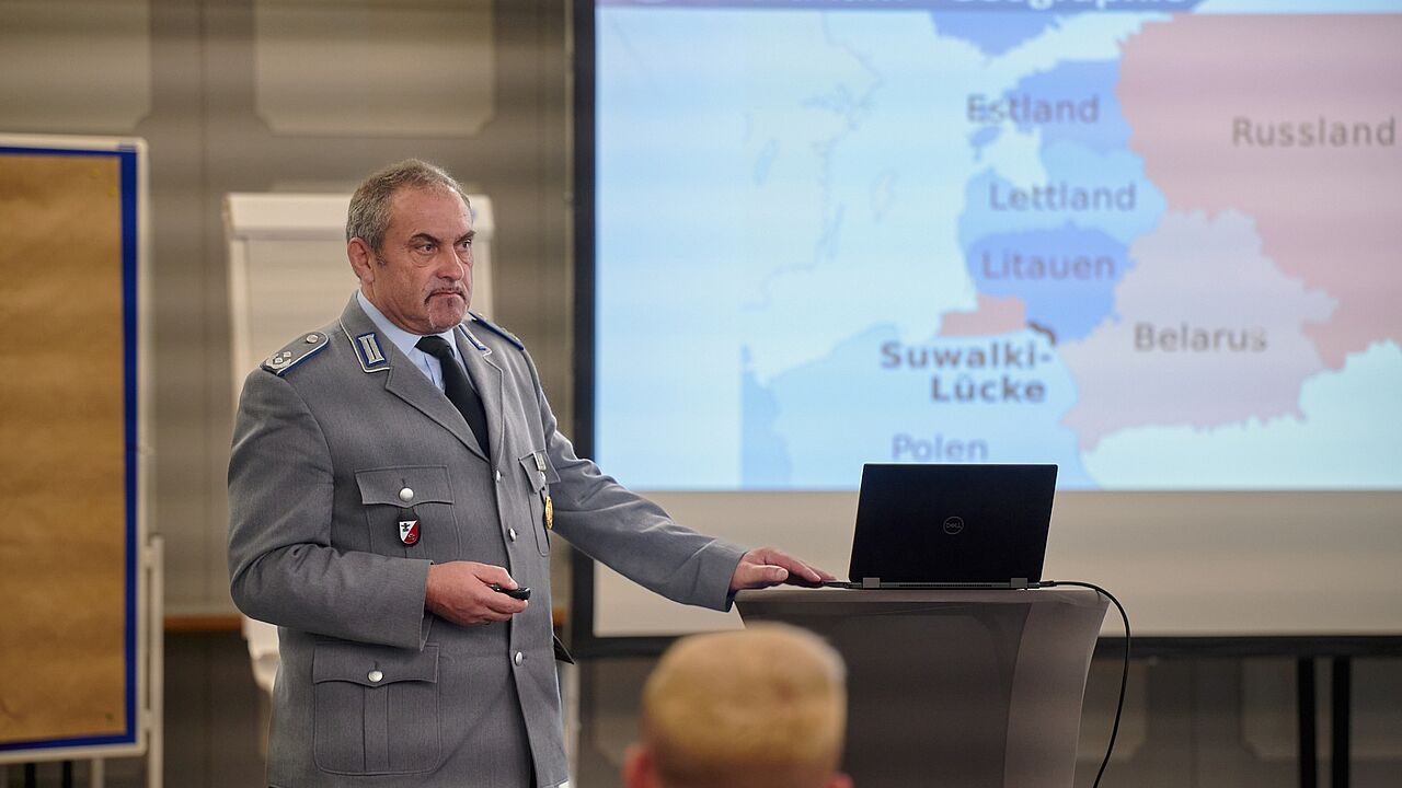 Landesvorsitzender Oberstleutnant a.D. Josef Rauch erläuterte die Positionen des DBwV zu Entwicklungen in der Bundeswehr. Foto: DBwV/IK