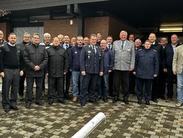 Mandatsträger mit dem Landes- und ihrem Bezirkvorsitzenden. Foto: DBwV