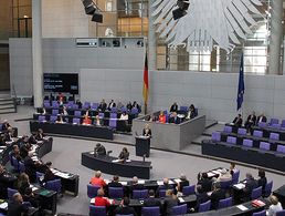 Der Bundestag hat das Mandat für den Einsatz deutscher Soldaten gegen die Terrormiliz Islamischer Staat (IS) verlängert (Archivbild) 