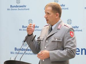 GVPA-Sprecher Oberstleutnant Tobias Brösdorf. Foto: BMVg/Grauwinkel