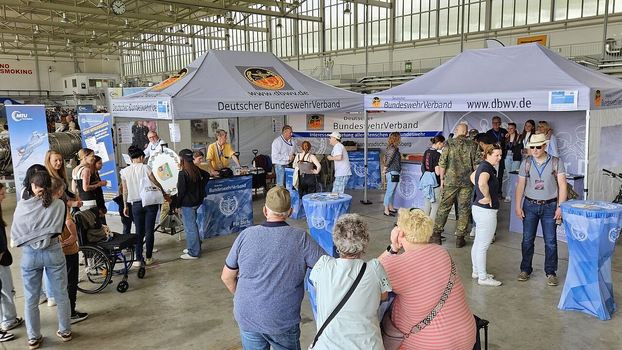 Der Tag der Bundeswehr zieht immer Besucher aus nah und fern an. Foto: DBwV
